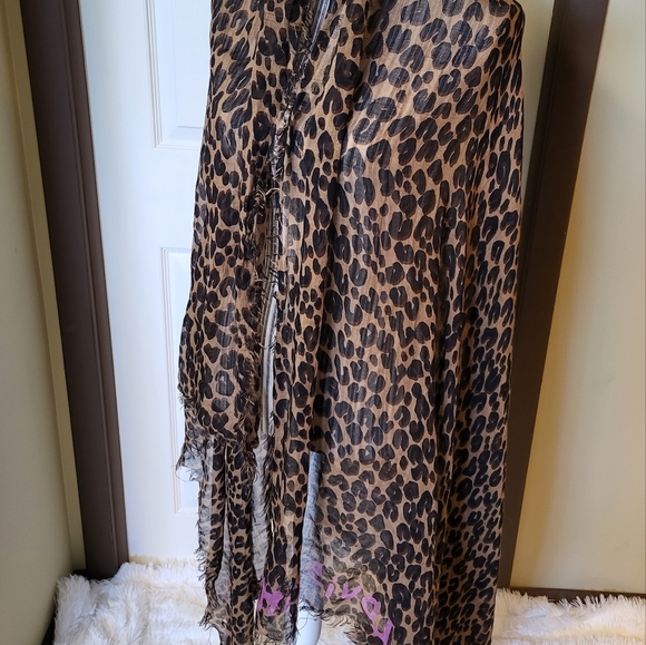100% Authentic LOUIS VUITTON Leopard Print Cashmere Silk Scarf Wrap - Picture 5 of 15